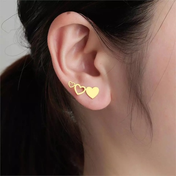 Jewelry - Gold Three Heart Stud Earrings